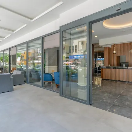 Aparthotel Gurses Life 3*